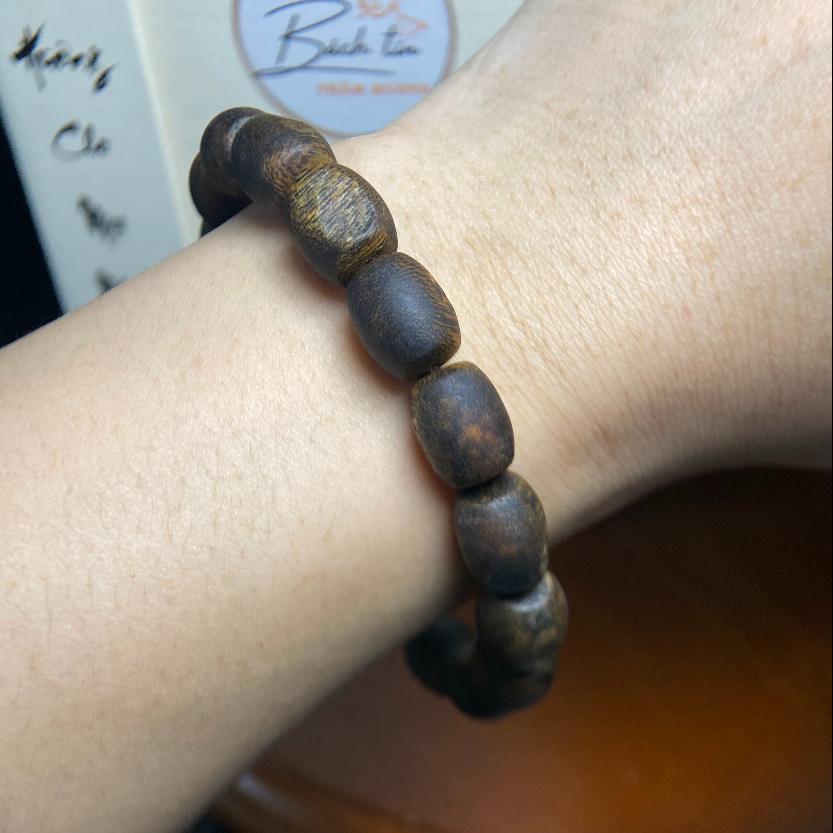 Vòng tay trầm hương Kỳ Hải Nam lu thống thô cận chìm dầu đỏ 10li A0026