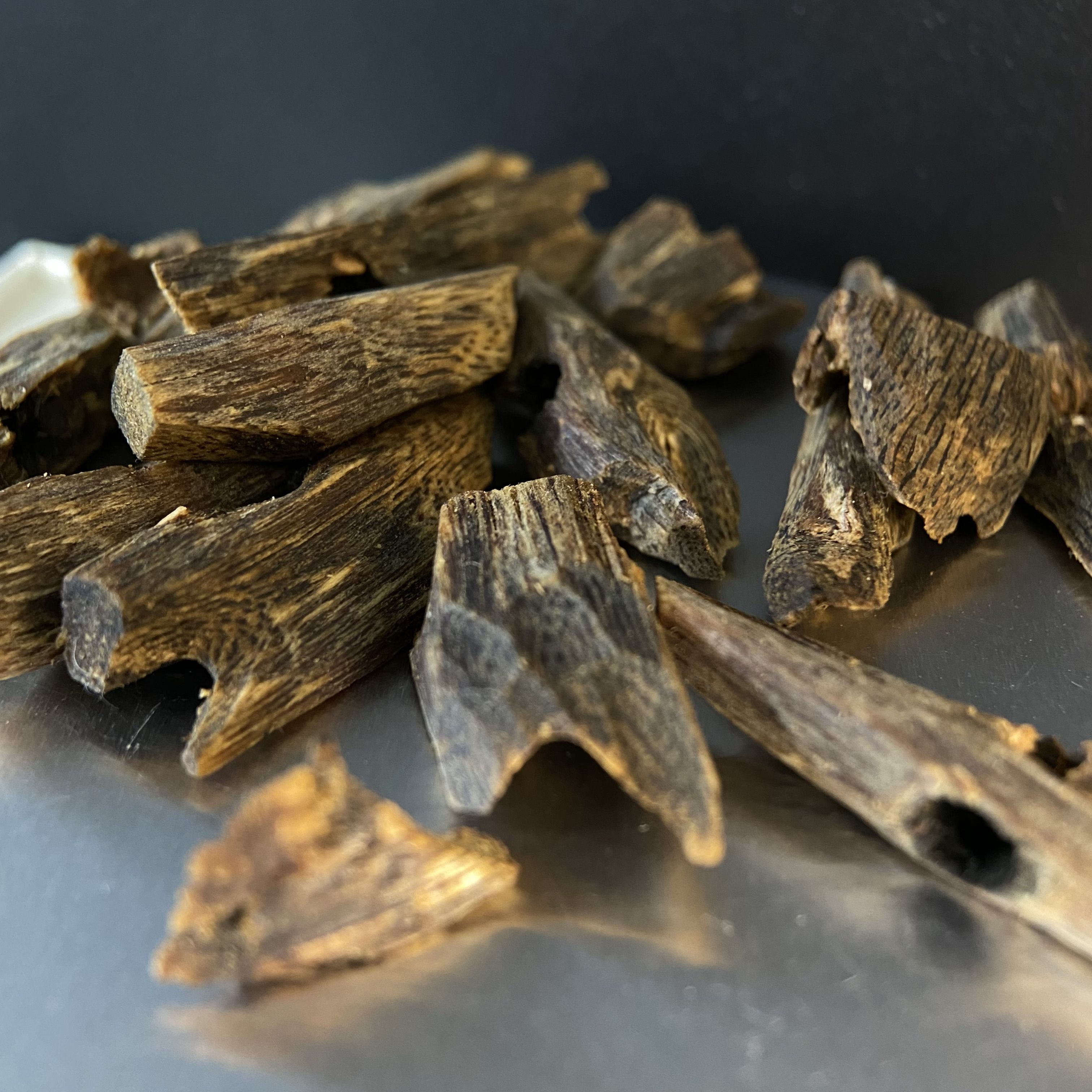 TRẦM NGUYÊN MIẾNG CHÌM NƯỚC KỲ HẢI NAM – lọ trải nghiệm 5gram trầm chìm 104-05