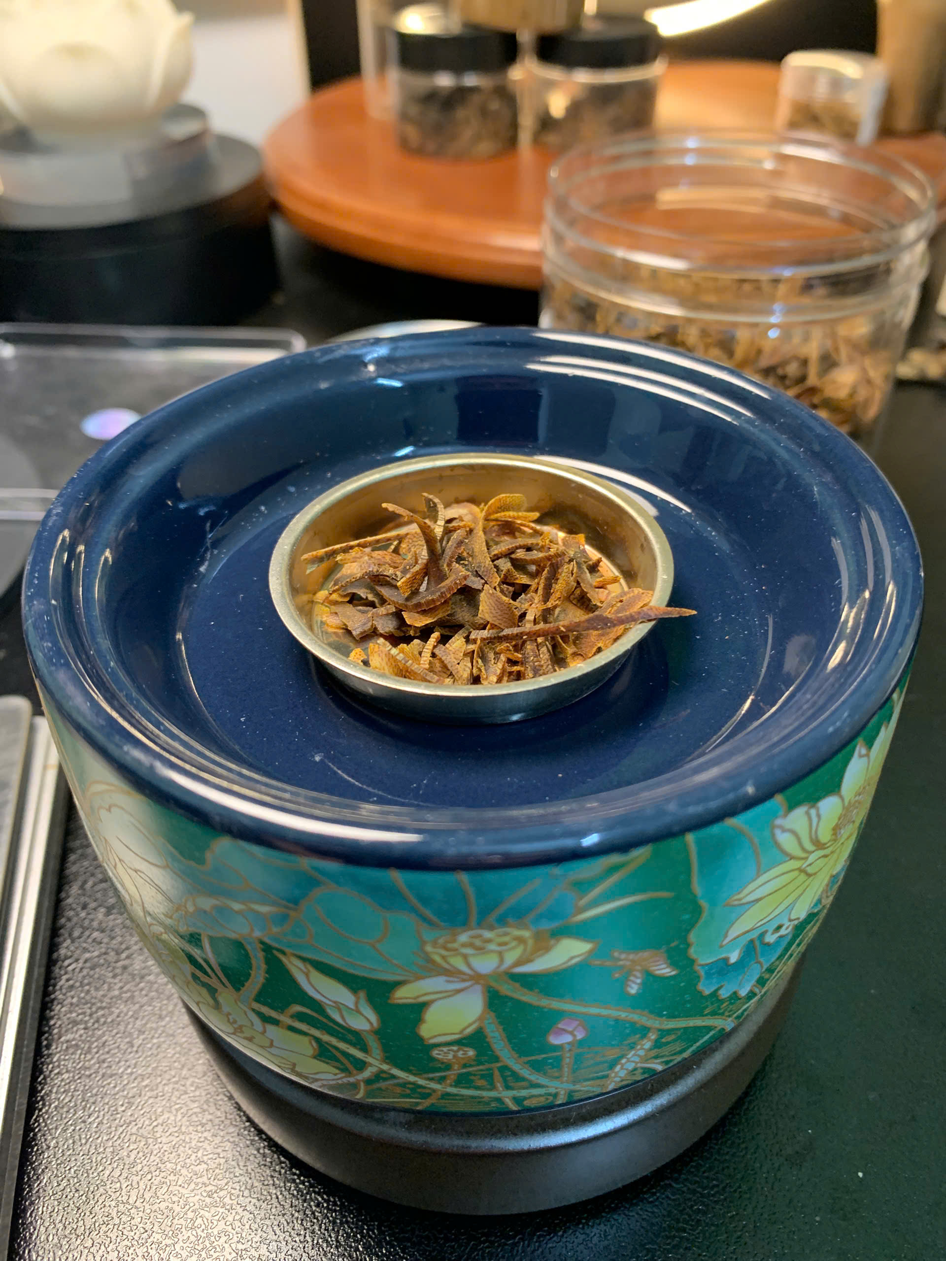 Vụn trầm hương Bạch Kỳ Hải Nam thơm sông cực mạnh - lên lư thơm ngọt sâu A0021 tính gram