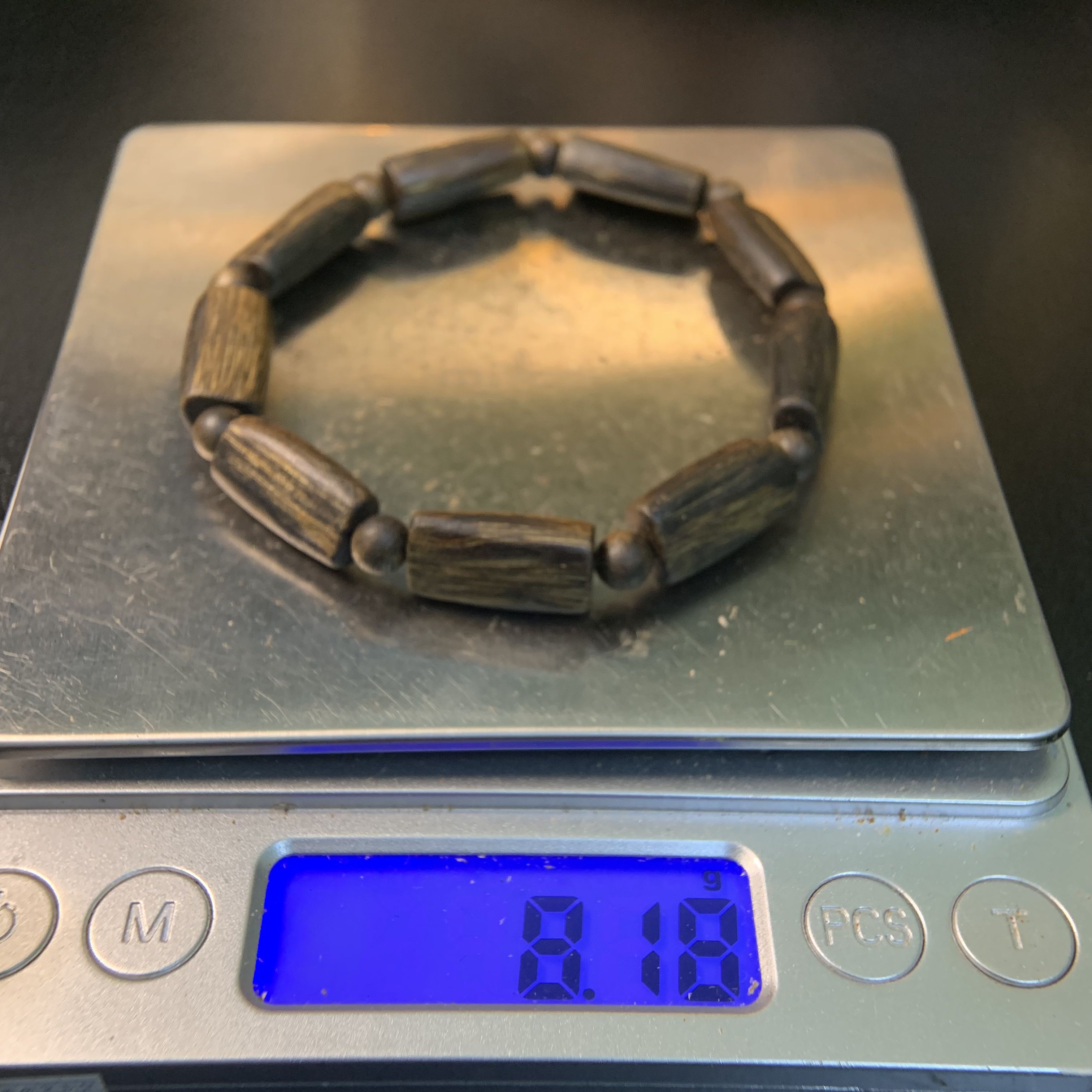 Vòng tay trầm hương Kỳ Hải Nam chìm siêu dầu dạng bản rộng đều đẹp 054