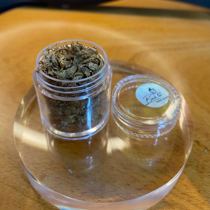 Vụn trầm hương Kì Hải Nam dưỡng vòng xông đốt  mùi thơm cay nồng ngọt LỌ 1gr 105