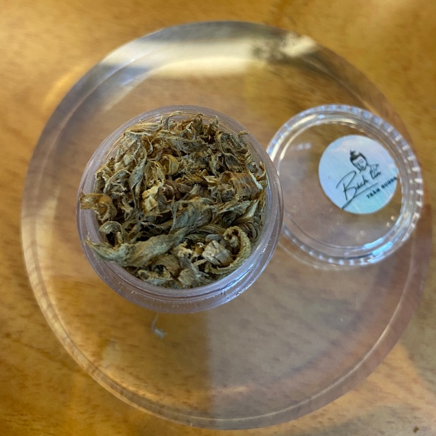 Vụn trầm hương Kì Hải Nam dưỡng vòng xông đốt  mùi thơm cay nồng ngọt LỌ 1gr 105