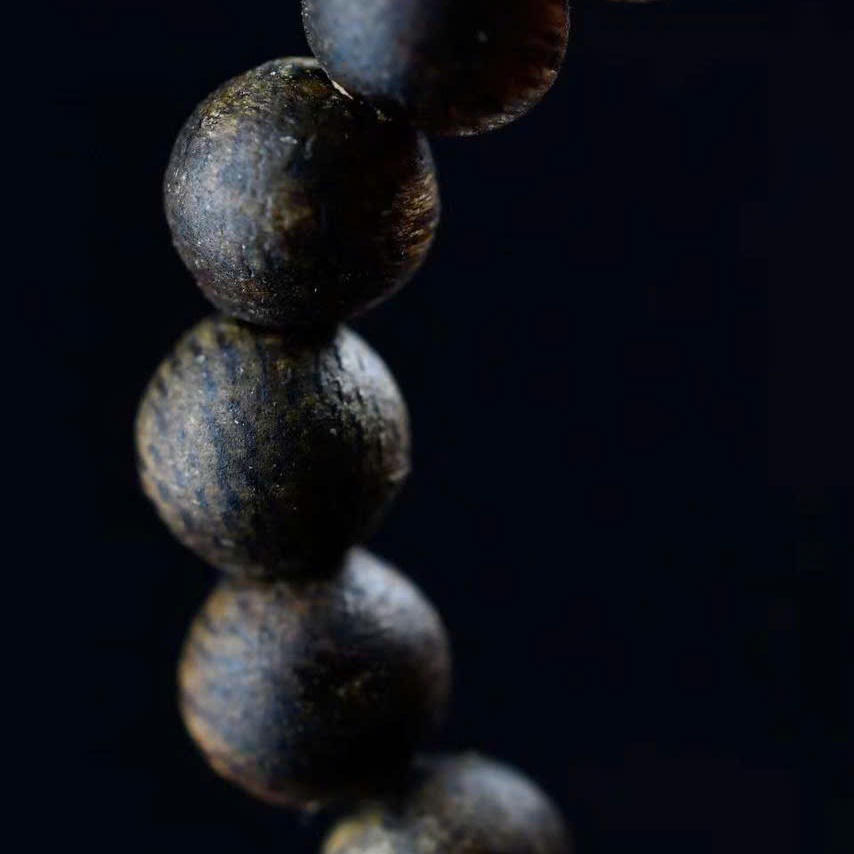 Nhẫn trầm hương Kì Hải Nam hạt tròn 4mm Bách Tín Trầm Hương