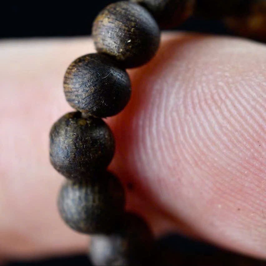 Nhẫn trầm hương Kì Hải Nam hạt tròn 4mm Bách Tín Trầm Hương