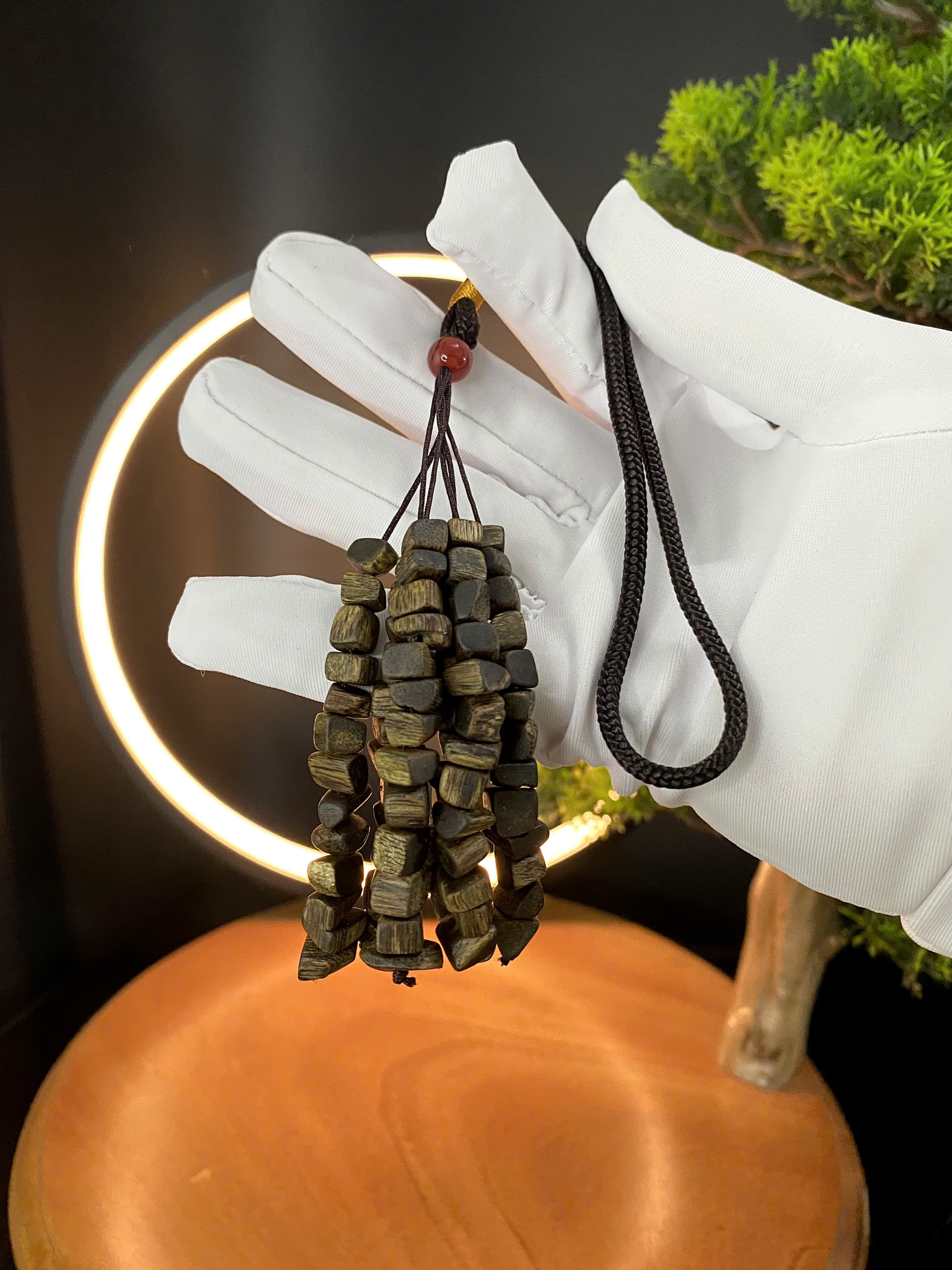 Dây treo ô tô trầm hương phong thủy Kì Hải Nam treo xe hơi, nặng 10-12g thơm sống mạnh dầu đen 119