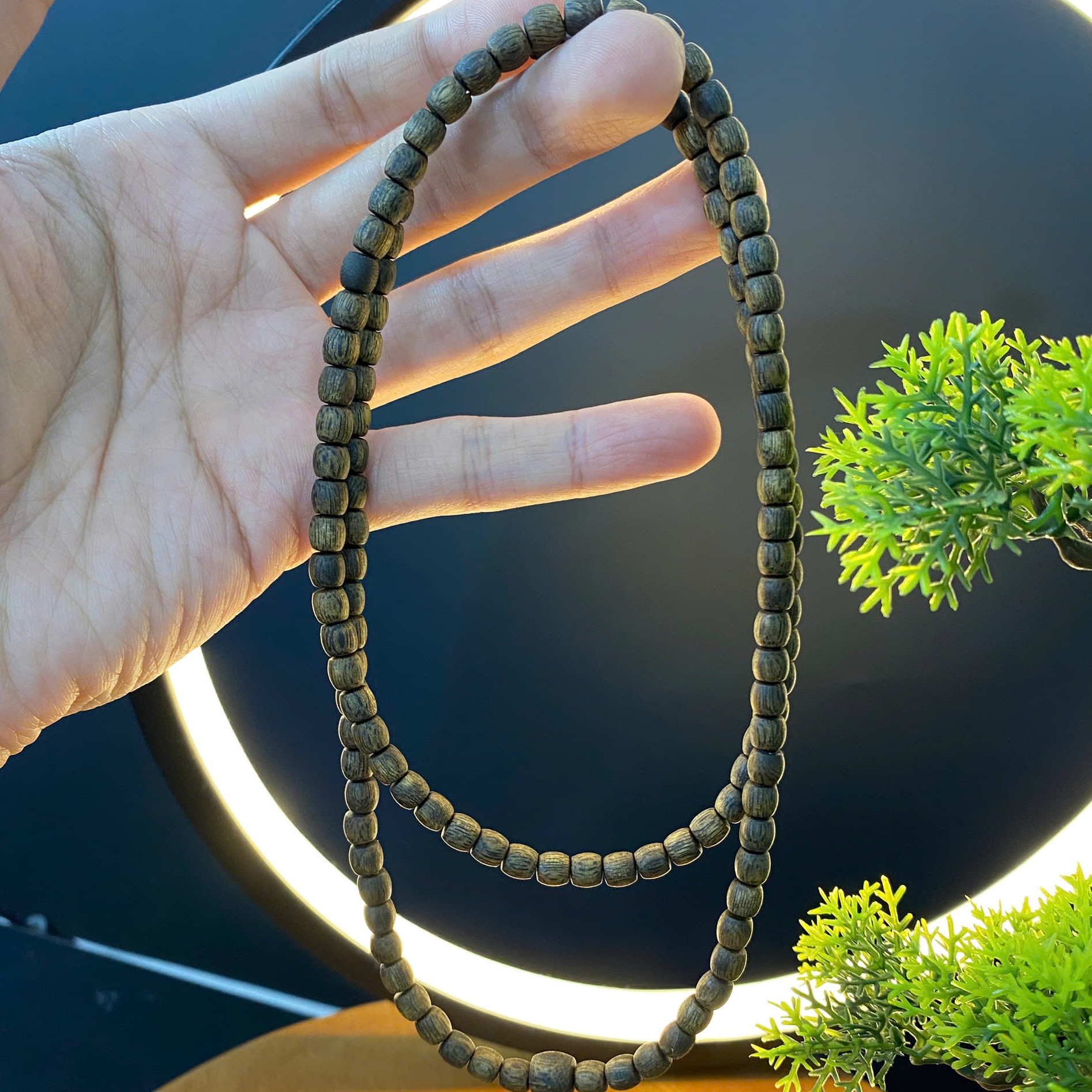 Vòng tay trầm hương Kì Hải Nam cận chìm vòng dài 138 hạt đeo cổ đeo tay 5mm 12gram thơm mạnh 036