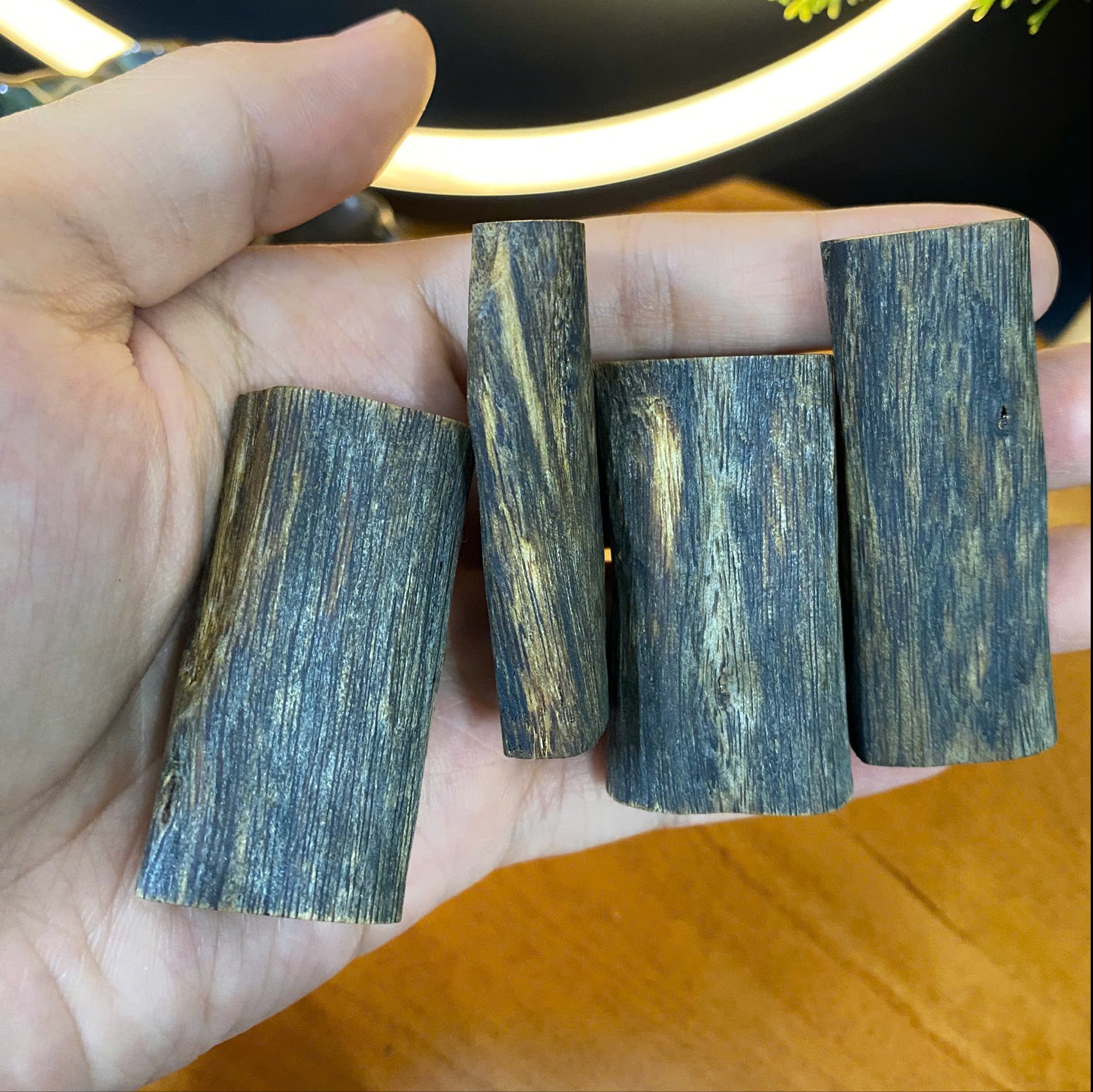 [LIVE] Mặt dây chuyền thô Kì Hải Nam dầu cận chìm đen dầu 8-9g 123