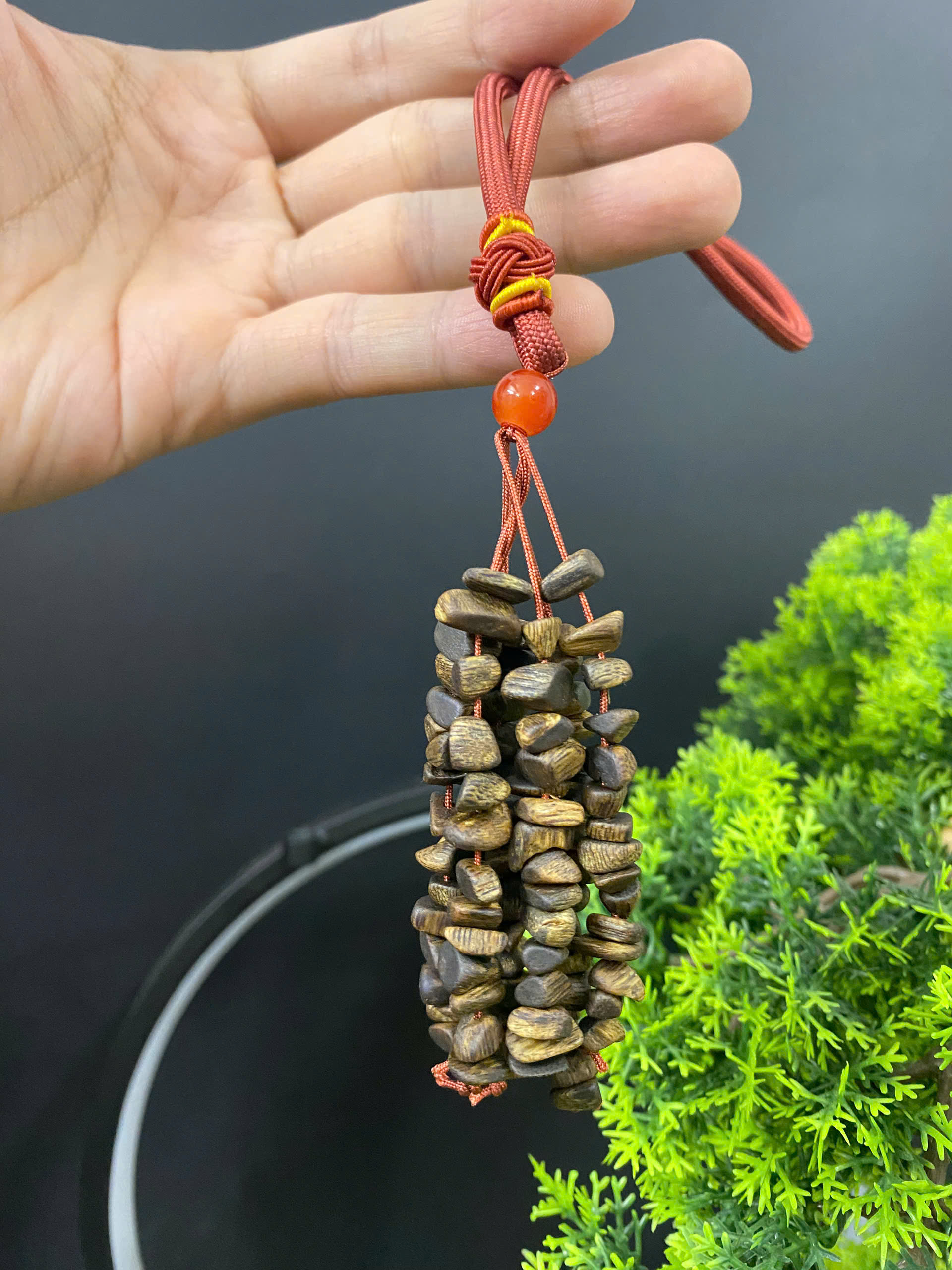 Dây treo ô tô trầm hương phong thủy Kì Hải Nam treo xe hơi, nặng 10-12g thơm sống mạnh dầu đen 119