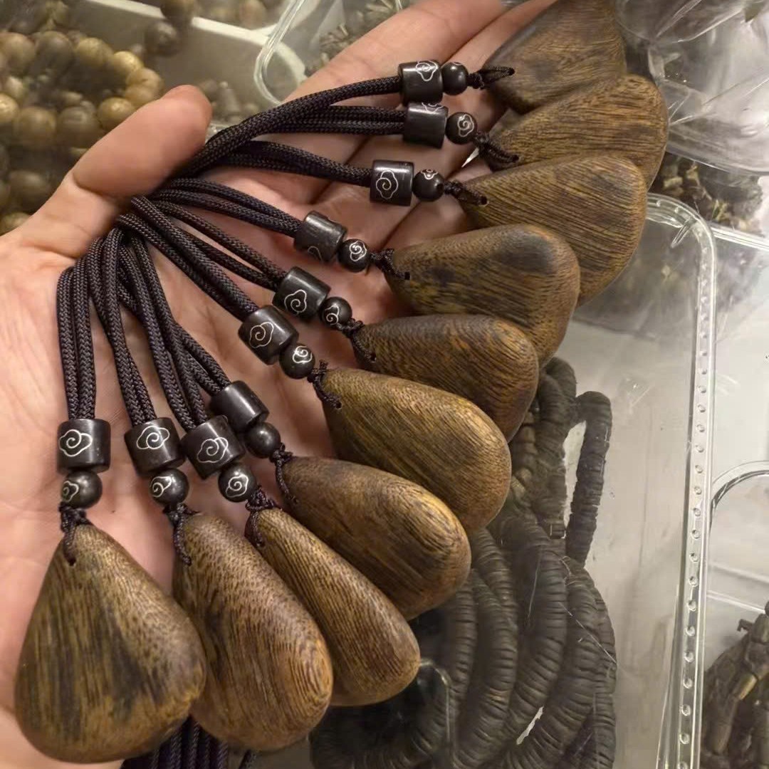 [LIVE] Mặt dây chuyền trầm hương Kỳ Hải Nam đeo cổ hình giọt nước 3-4g 131