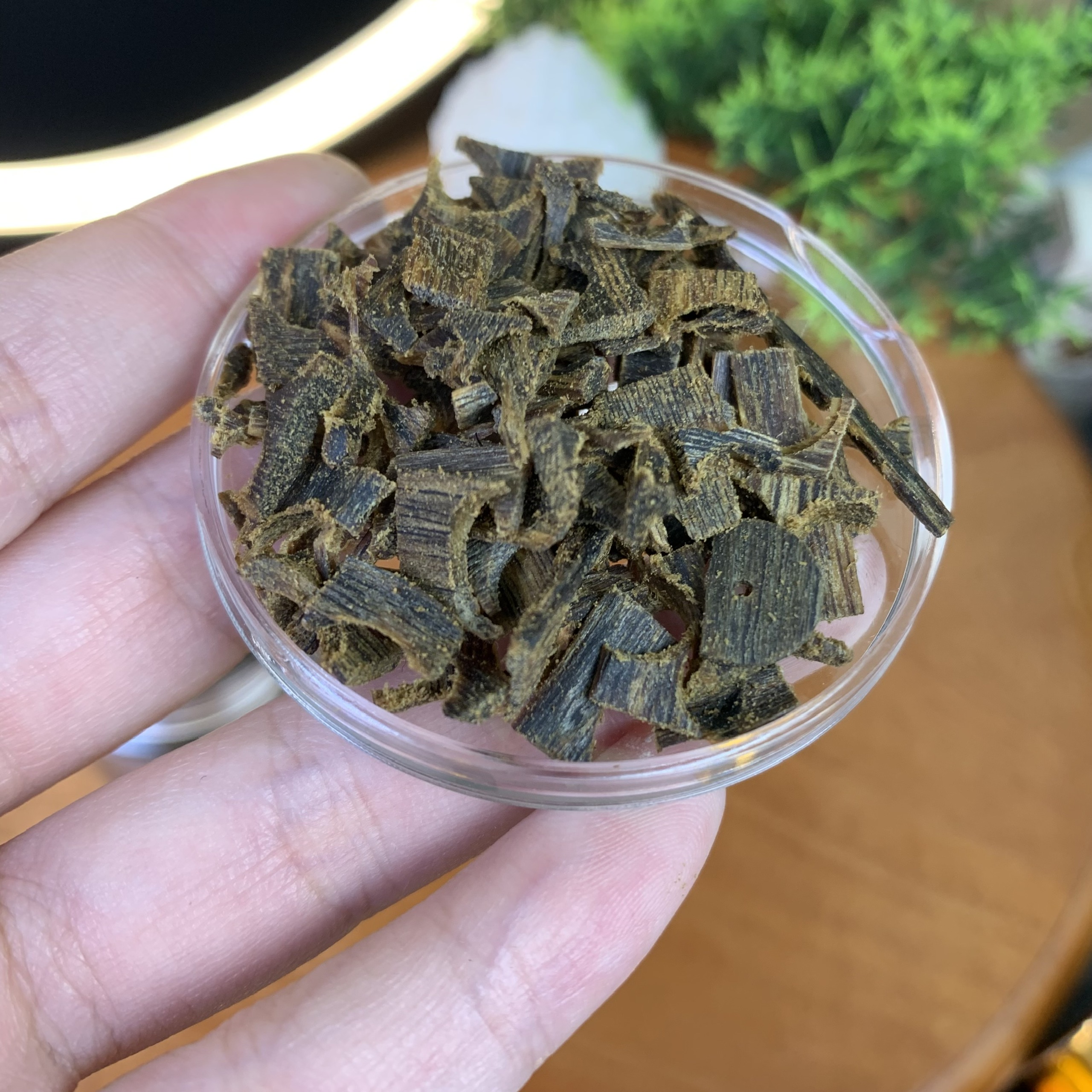 Vụn xông đốt trầm hương Kì Hải Nam chìm nước siêu VIP hộp 10gram đen kịt dầu 121