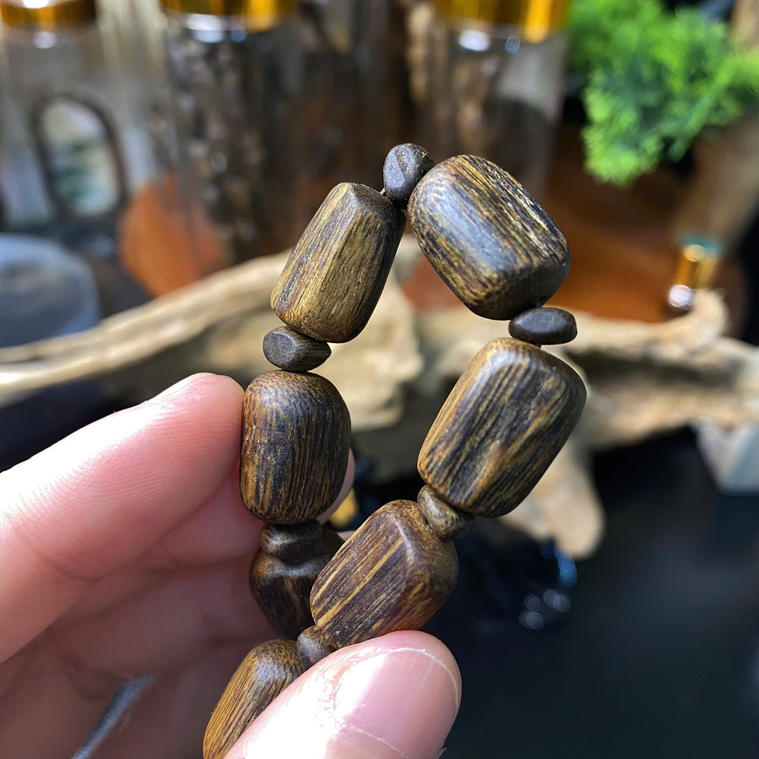 [LIVE] Vòng tay trầm hương Kỳ Hải Nam Tâm Kỳ Dầu dạng trụ trúc thô 9-10li 028