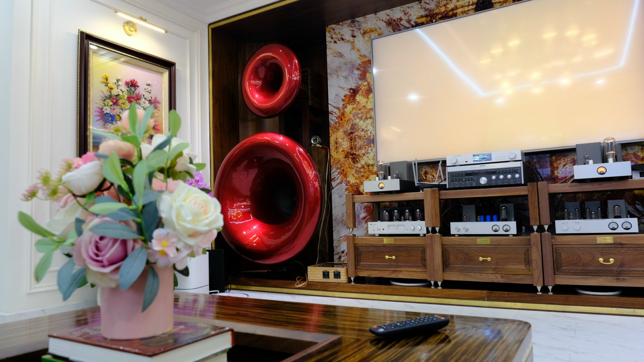 Nội thất chung cư gỗ óc chó Gia Lâm, Hà Nội