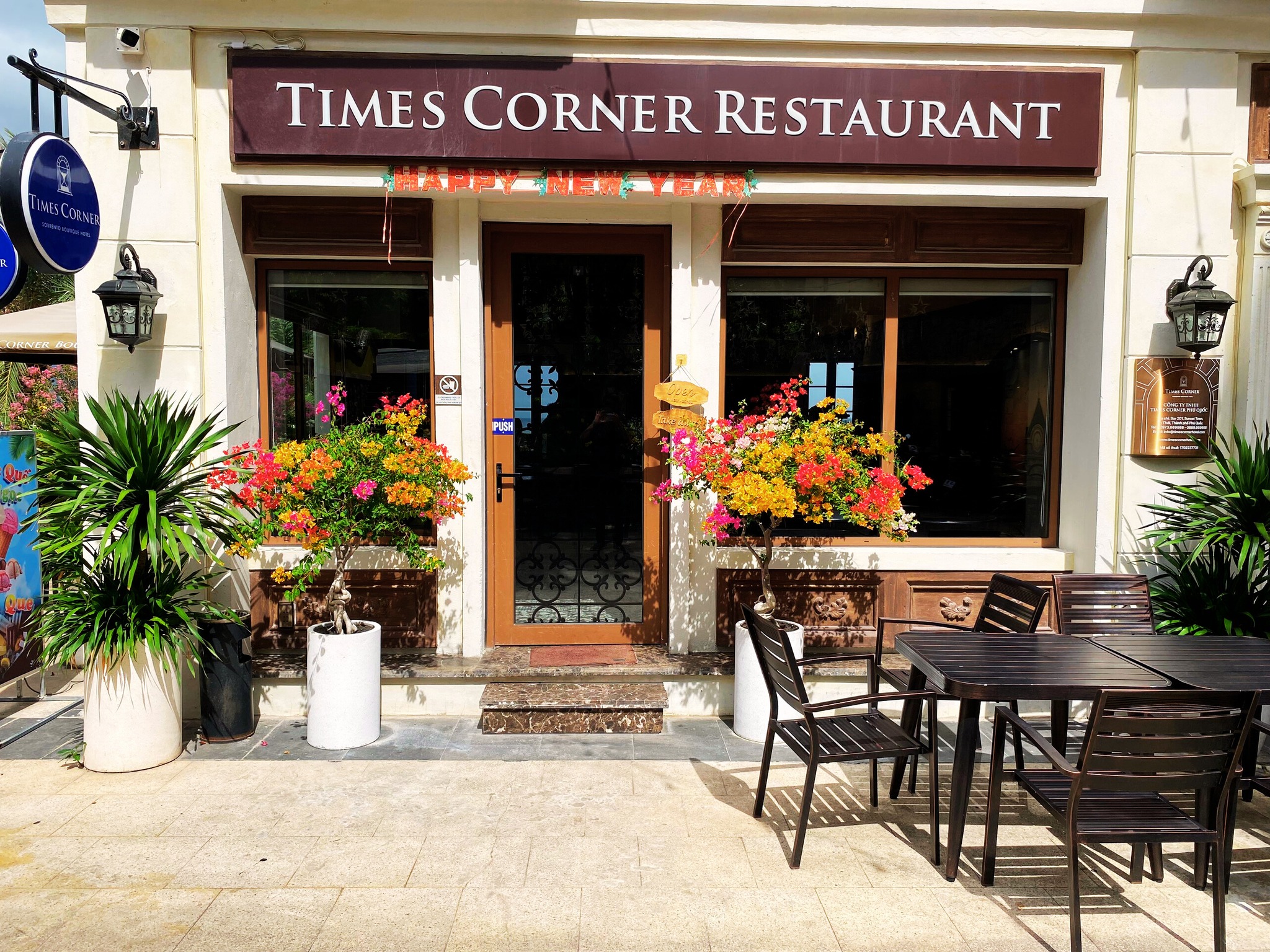 Thi công nội thất nhà hàng TIME CORNER RESTAURANT