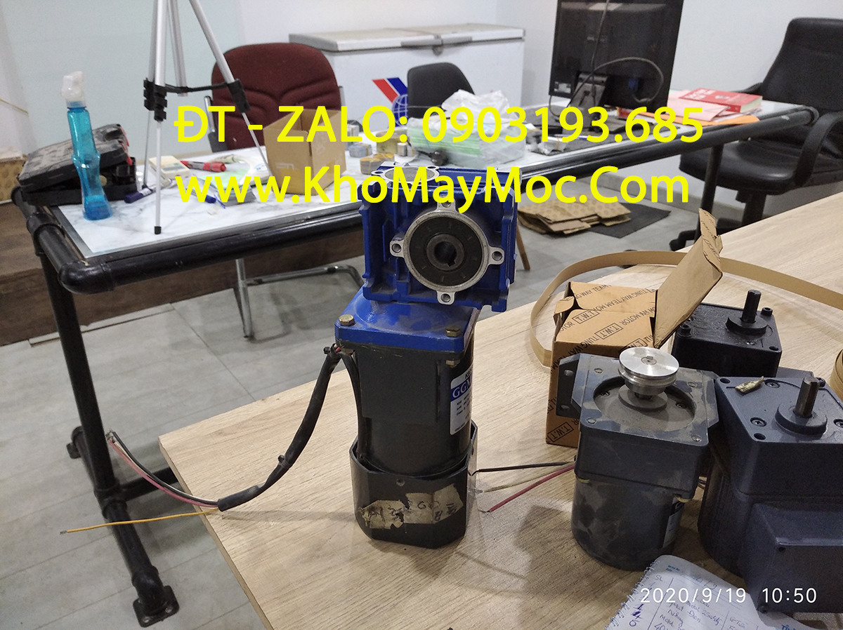 Động cơ giảm tốc trục âm 200w