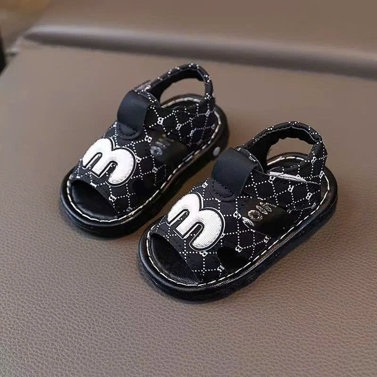 Dép tập đi chip chip (chữ M)