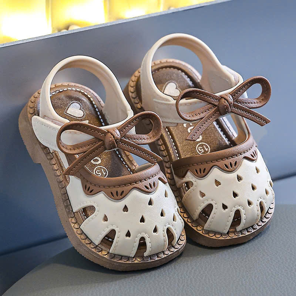 Dép nhựa nơ bé gái