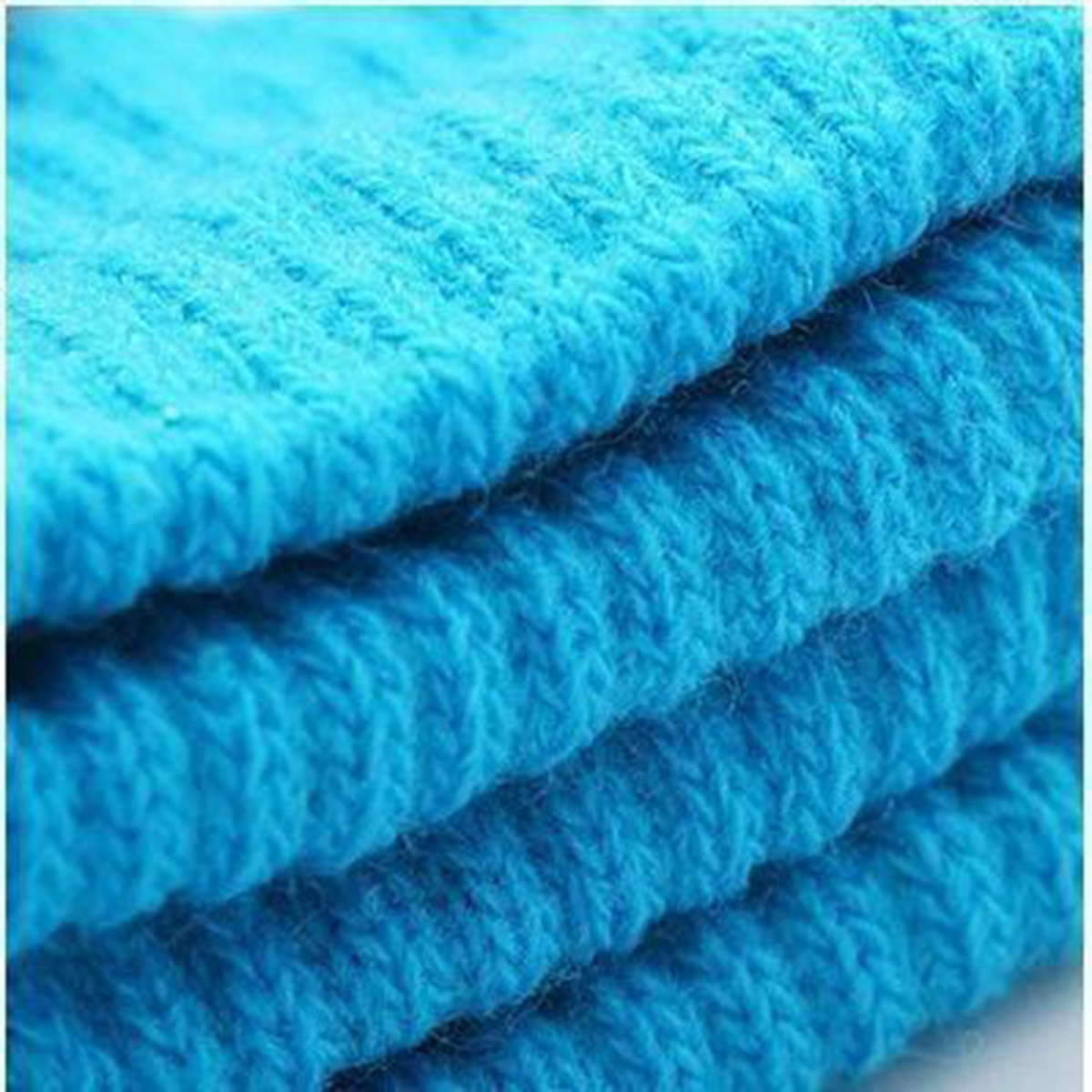 Bao tay len cho bé sơ sinh