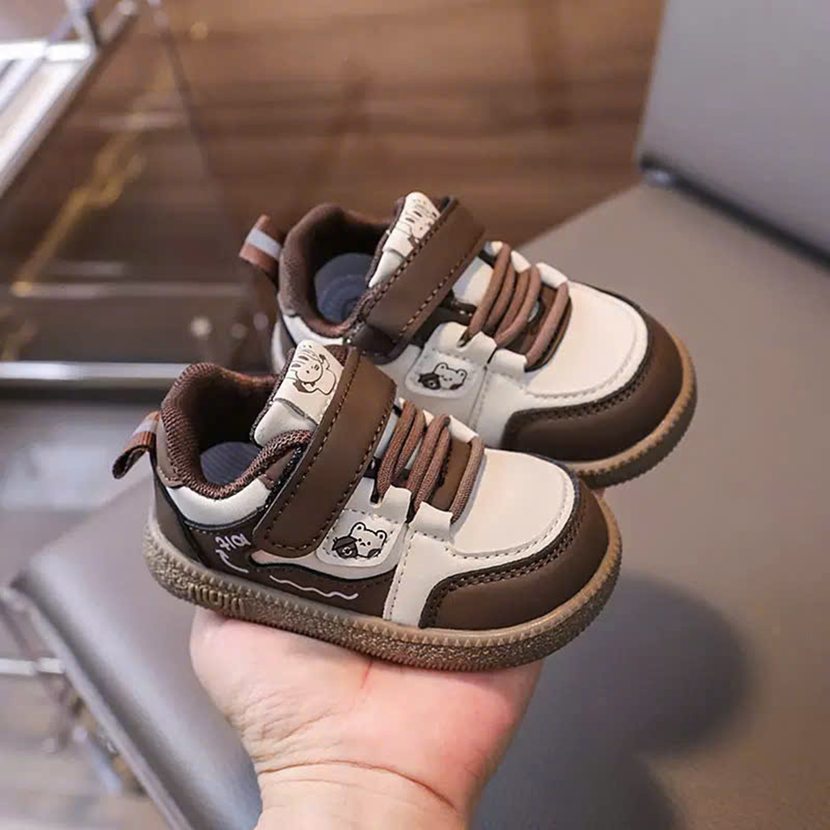 Giày nâu cho bé