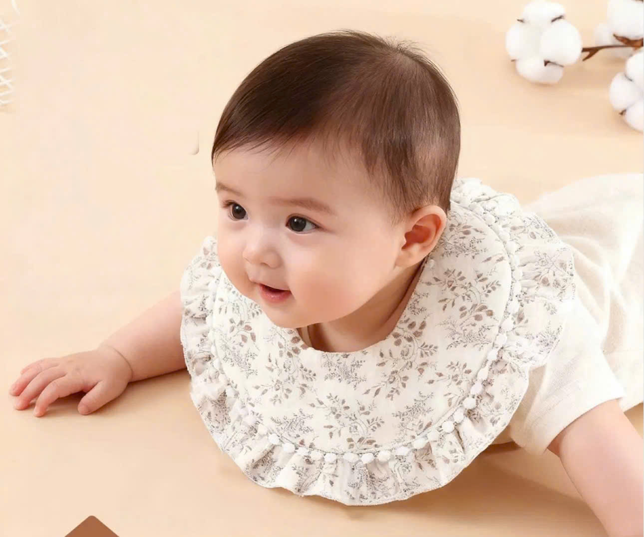 Yếm Muslin tròn phối ren