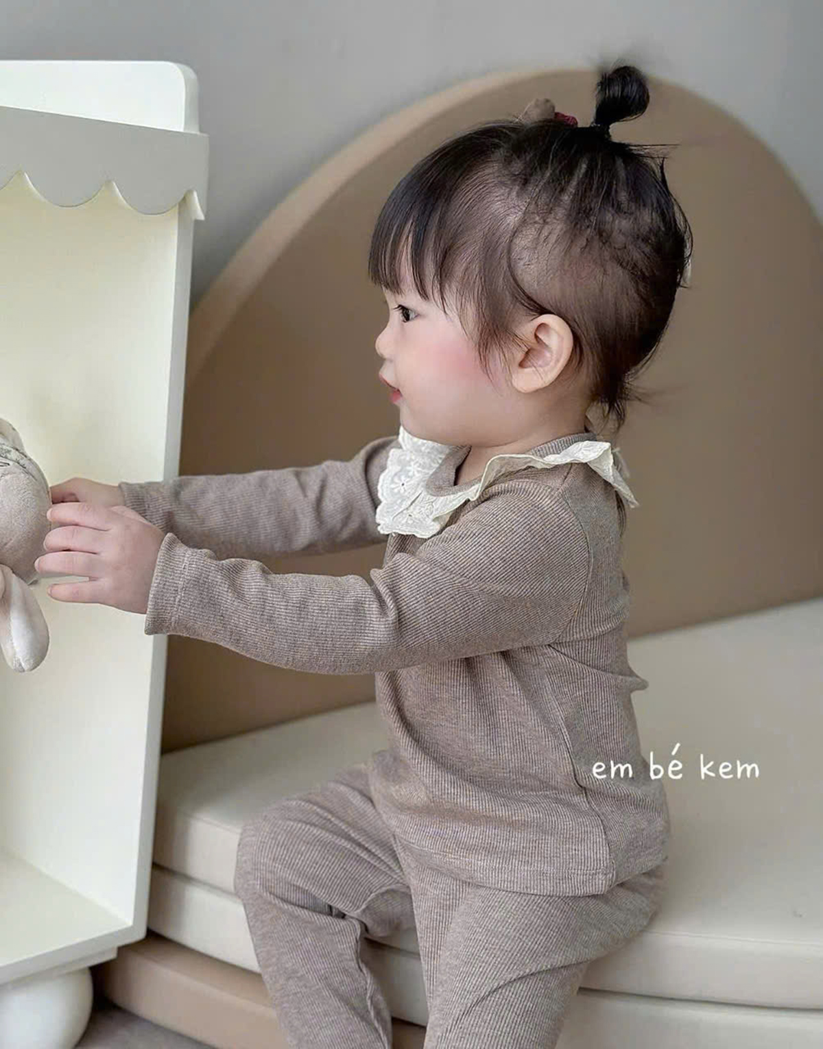 Bộ dài len lông thỏ cổ ren