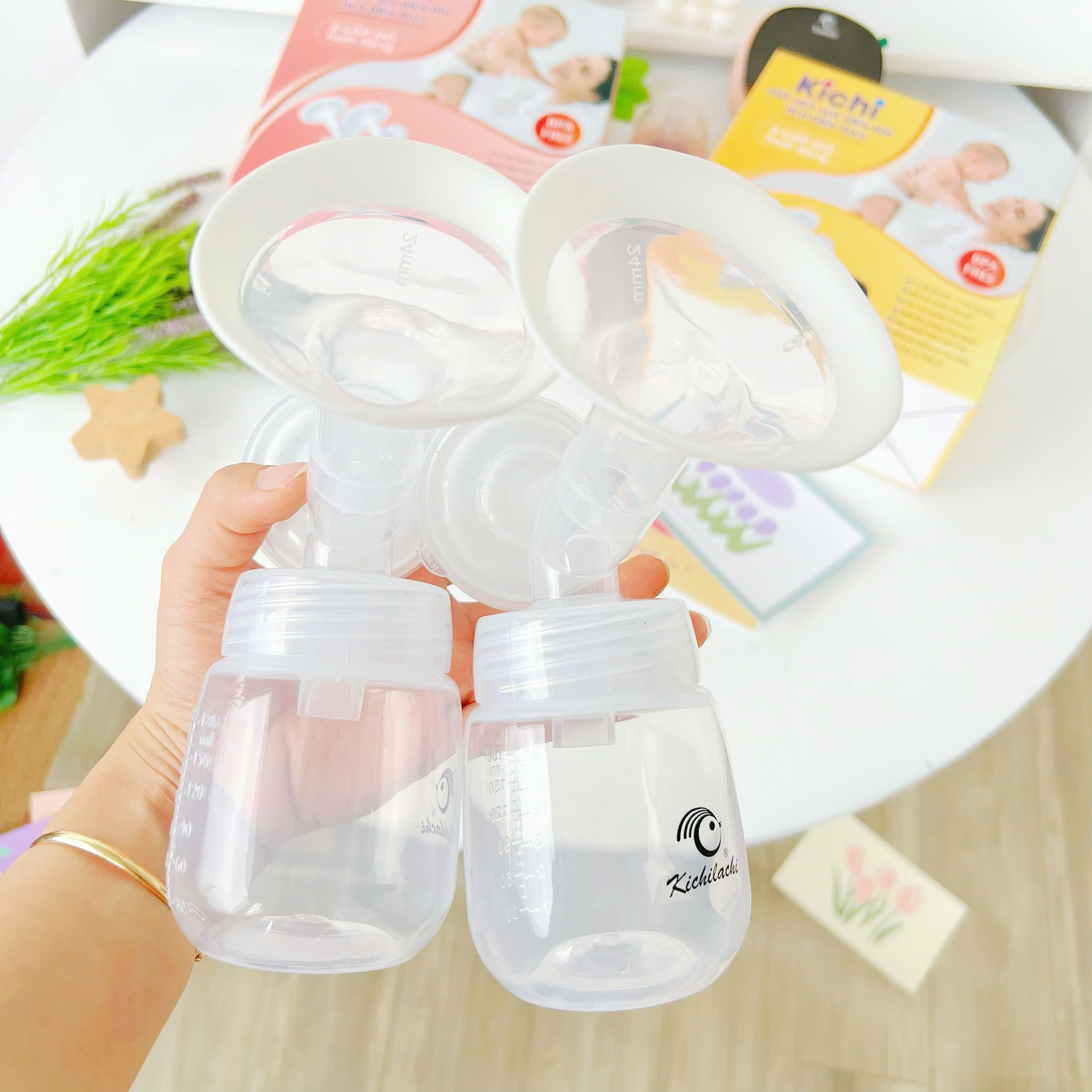 Máy hút sữa điện đôi Kichi (có tích điện)