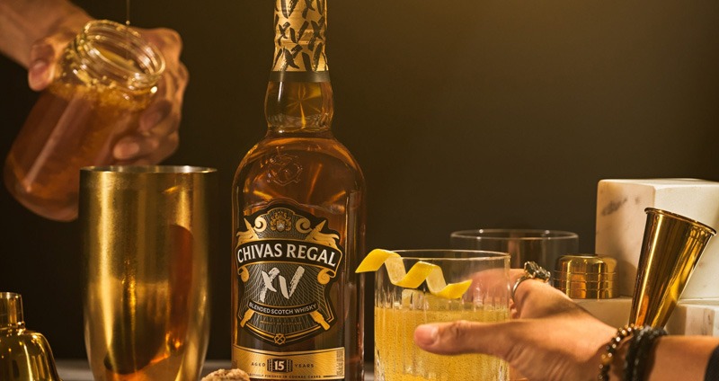 Pha rượu Whisky với Coca và Cherry tạo vị chua ngọt