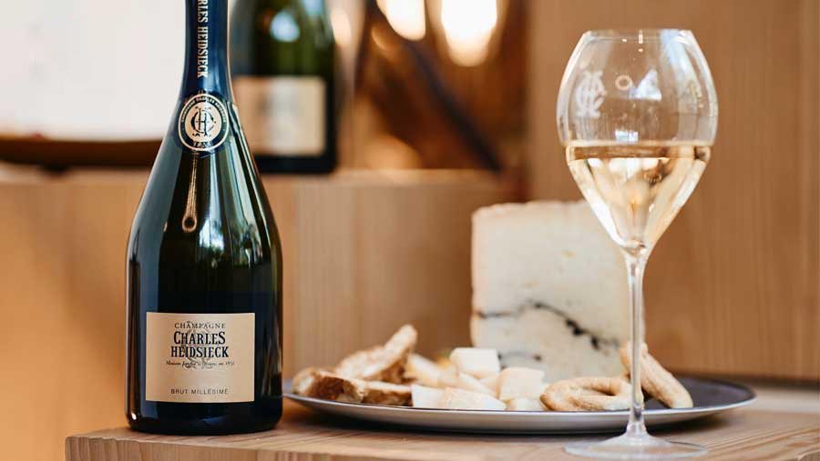 Rượu vang Rhône kết hợp cùng Comté cheese, goat cheese, morbier.