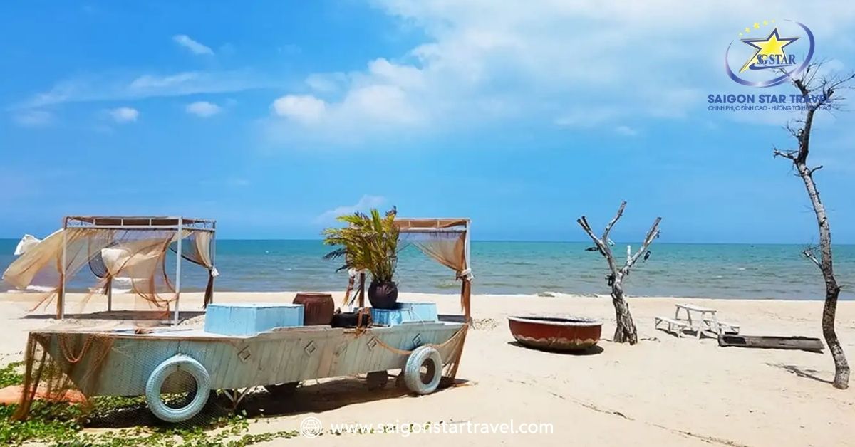 Bãi biển Cam Bình Lagi Bình Thuận: Kinh nghiệm đi chơi, ăn hải sản, điểm gần
