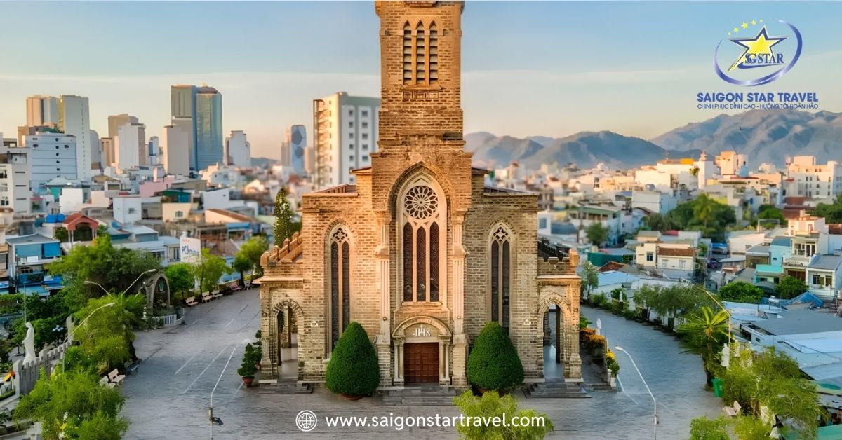 Nhà thờ đá Nha Trang - Ngọn tháp đá vươn giữa trời biển