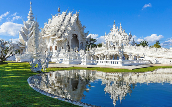 Khám phá ngôi chùa trắng độc đáo Wat Rong Khun