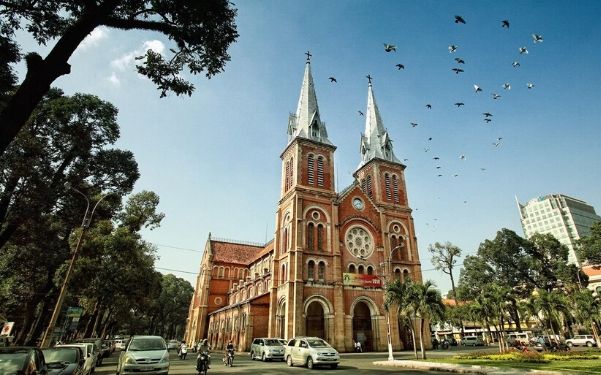 Nhà thờ Đức Bà  – Khám phá kiến trúc tôn giáo độc đáo ở Hồ Chí Minh