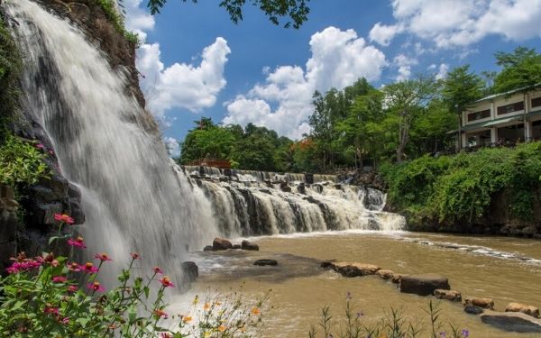 Thác Đá Hàn – Điểm đến cuối tuần lý tưởng cho giới trẻ Sài Thành