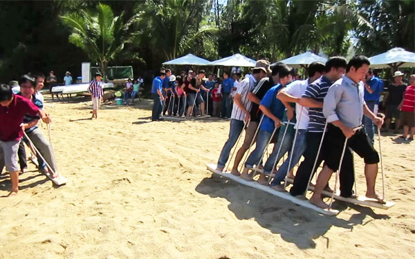 Top 5 trò chơi team building bãi biển hấp dẫn và thú vị