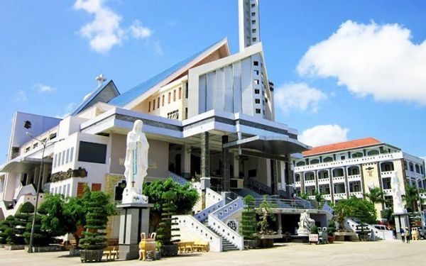 Tour Cha Diệp Bạc Liêu xe giường nằm có gì?