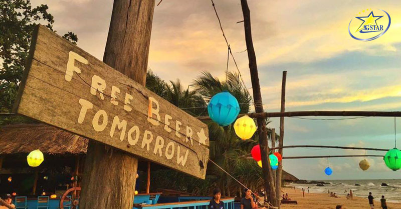 Khám phá những điểm cực “Chill” của Rory’s Bar Phú Quôc | Saigon Star Travel Không gian quán hướng thẳng ra biển, thích hợp để ngắm hoàng hôn và bình minh