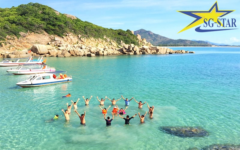 Từ A đến Z kinh nghiệm du lịch Bình Hưng cần biết | Saigon Star Travel Tắm biển - hoạt động du lịch Bình Hưng không thể thiếu