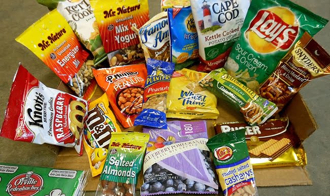 Kinh Nghiệm Chuẩn Bị Hành Lý Du Lịch Tết 2025 Cho Cả Gia Đình | Saigon Star Travel Đồ ăn nhẹ  phải có trong hành ly du lịch Tết