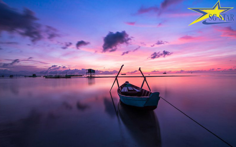 Kinh nghiệm du lịch bụi Phú Quốc bằng phương tiện xe máy từ A đến Z | Saigon Star Travel Làng chài Hàm Ninh, Phú Quốc lúc đón bình minh