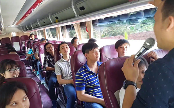3-tro-choi-tren-xe-1