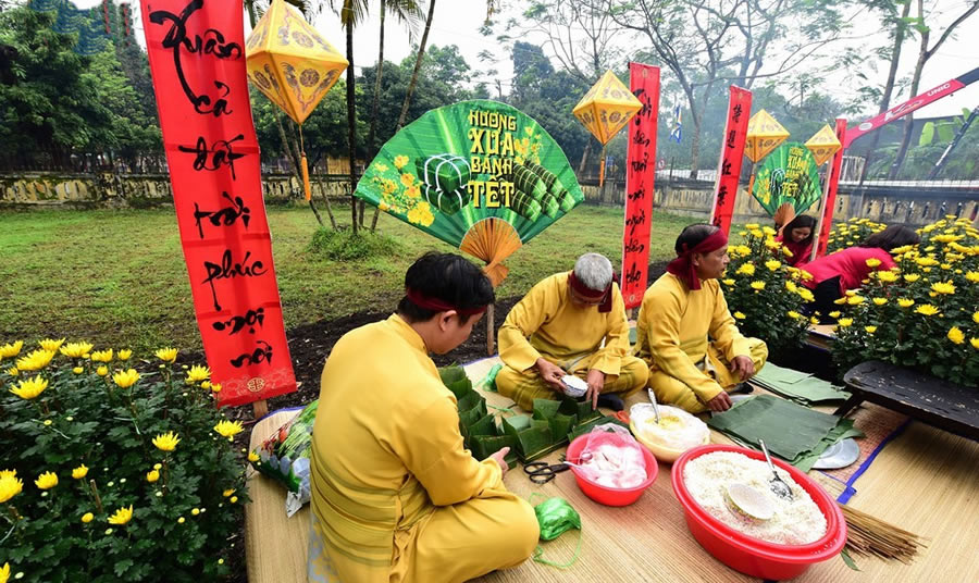 Top 10 Địa Điểm Du Lịch Tết Nguyên Đán Lý Tưởng Cho Cả Gia Đình | Saigon Star Travel Nhiều hoạt động tái hiện Tết cổ truyền Cung đình Huế