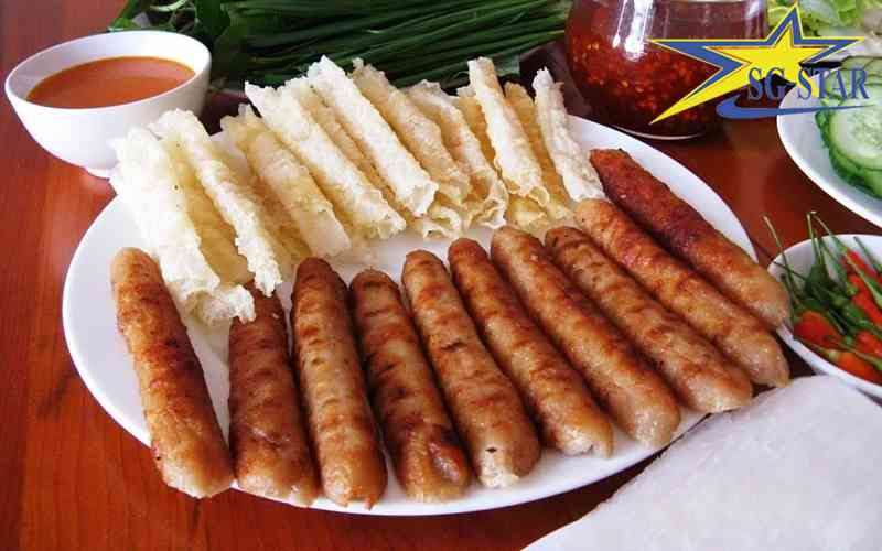 Ngại gì mà không xách balo lên và đi du lịch Đà Lạt một mình | Saigon Star Travel Nem nướng Bà Hùng nổi tiếng với nước chấm thơm ngon