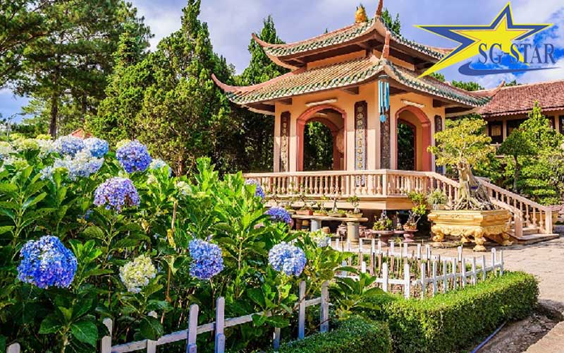 Tour du lịch Đà Lạt tự chọn - Phong cách du lịch mới tại Đà Lạt | Saigon Star Travel Vẻ đẹp nghiêm trang của Thiền Viện Trúc Lâm
