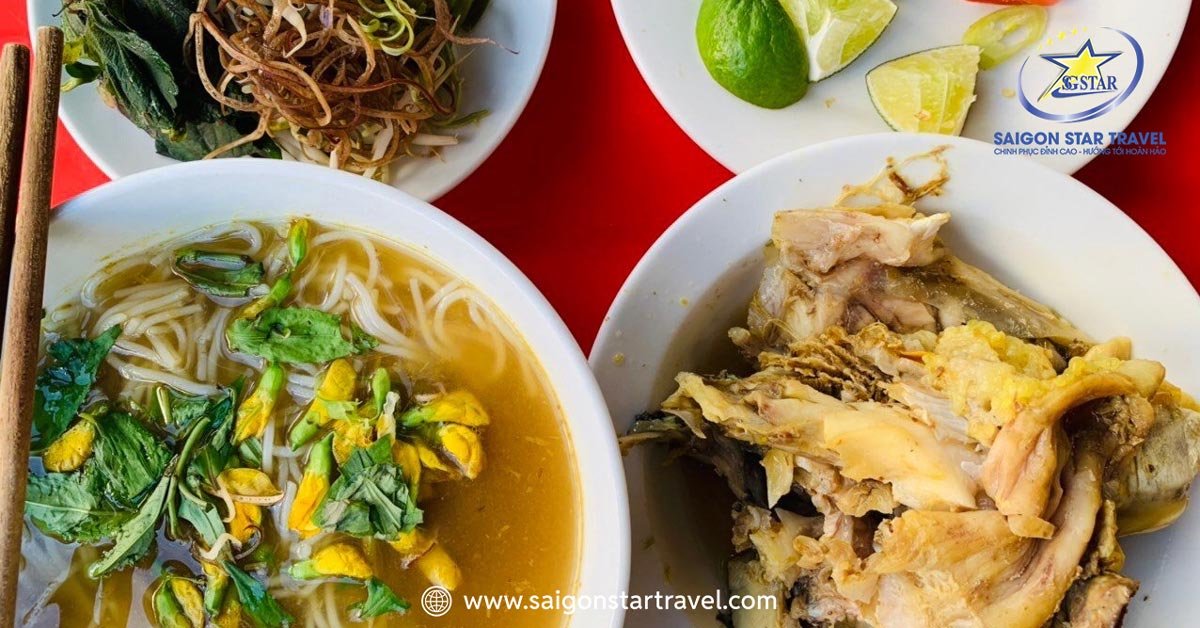 Bún cá lóc Kiên Giang thường ăn kèm với bông điên điển