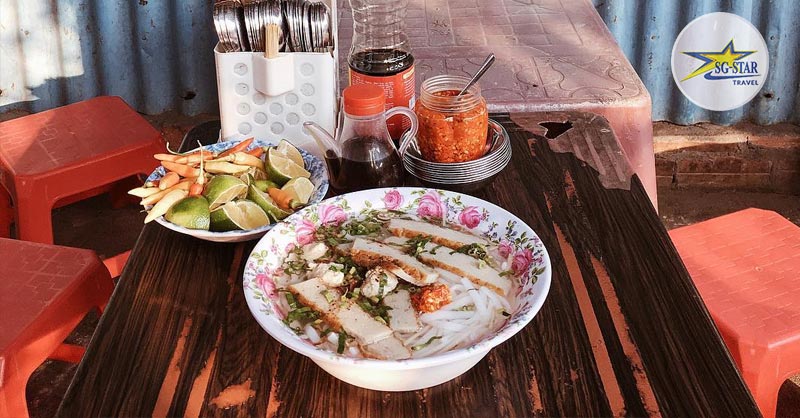 Ăn gì ở Phú Quốc? Bánh canh Phụng cực ngon