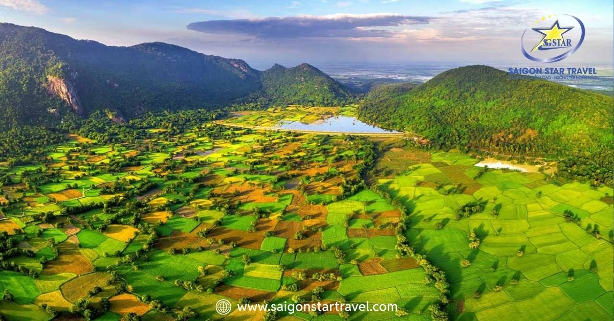 Những ô ruộng sắc màu ở cánh đồng Tà Pạ