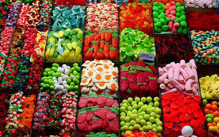 Mua sắm dịp Tết 2025 tiết kiệm cho gia đình khi đi du lịch | Saigon Star Travel Mua bánh kẹo, mứt ngày Tết bạn phải nắm rõ nhưng lưu ý này nếu không muốn  nhập viện