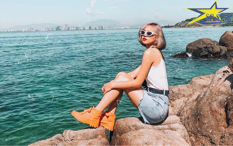 Bãi Đá Đen nơi check in yêu thích của nhiều bạn trẻ Bãi Đá Đen nơi check in yêu thích của nhiều bạn trẻ