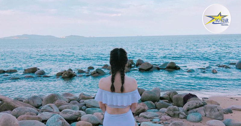 Bãi Đông nơi check in lý tưởng cũng những bãi đá ven bờ Bãi Đông nơi check in lý tưởng cũng những bãi đá ven bờ