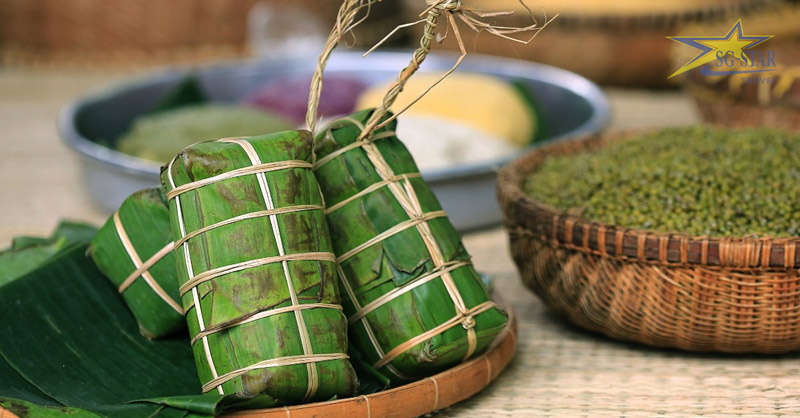 Bạn đã biết Du lịch Tết Miền Nam nên đi đâu chưa? | Saigon Star Travel Thưởng thức bánh Tét - món ngon du lịch miền Nam Tết