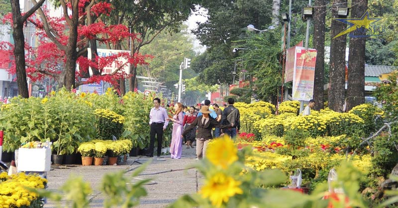 Bạn đã biết Du lịch Tết Miền Nam nên đi đâu chưa? | Saigon Star Travel Đi hội chơ xuân - nét đặc trưng ở Sài Gòn Tết